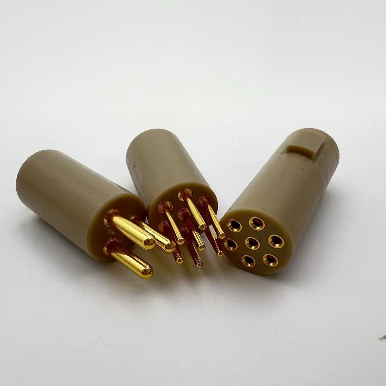 CNC PEEK insulator 高密度円形コネクタ 26ピン Odm